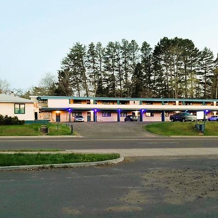 Love Hotels Timberline By Oyo Lake Superior Ironwood Exterior photo