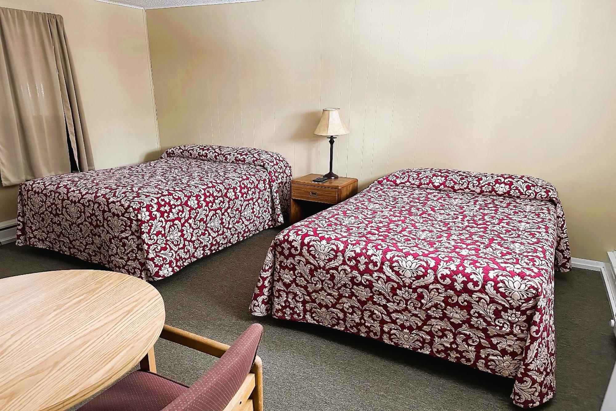Love Hotels Timberline By Oyo Lake Superior Ironwood Exterior photo
