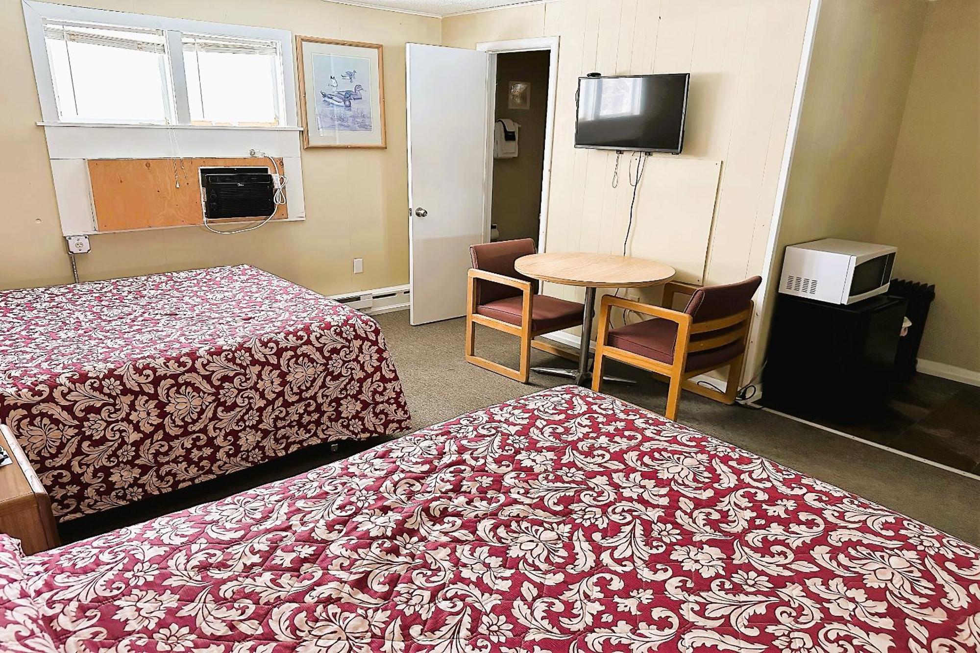 Love Hotels Timberline By Oyo Lake Superior Ironwood Exterior photo